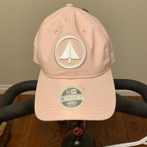 NEVER WORN- New Era Golf hat
